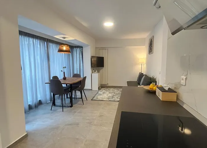 Ris Dublu Universitate, Centrul Vechi בוקרשט